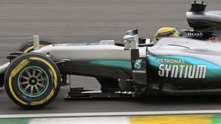 Lewis Hamilton sin Mercedes durant la qualificaziun sin la pista d'Interlagos a Sao Paulo en Brasilia.