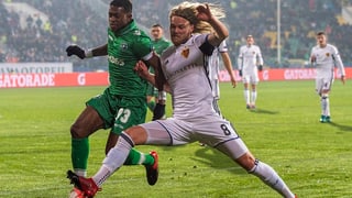 Virgil Misidjan (san.) da Razgrad en acziun cunter Birkir Bjarnason da Basilea.