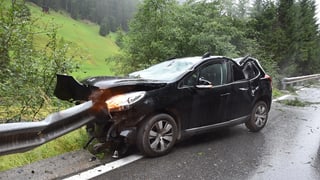 Auto donnegià dal tut , collidà cun saiv directiva.