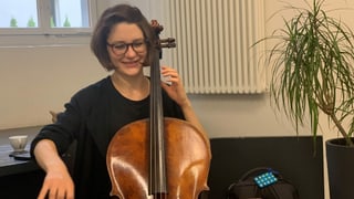 Cristina Janett che suna il cello. Cristina Janett che suna il cello.