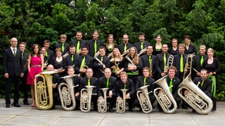 Brass Band Sursilvana stat si en gruppa cun lur instruments. Brass Band Sursilvana stat si en gruppa cun lur instruments.