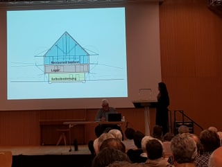 L'archotecta Corinna Menn preschenta il project