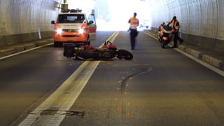 Accident da töf en il tunnel da Plazzas.