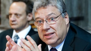 Filippo Lombardi da la PCD tessin en la sala dal Cussegl dals chantuns.