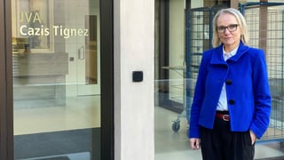 Ines Follador-Breitenmoser è stada radund otg onns directura dal Sennhof a Cuira, ussa è ella la directura da la nova praschun a Cazas. Ines Follador-Breitenmoser è stada radund otg onns directura dal Sennhof a Cuira, ussa è ella la directura da la nova praschun a Cazas.