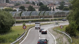 Paraids da protecziun cunter la canera sper in'autostrada.