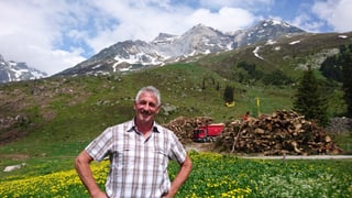 Mattias Cadruvi, il forestal da Trun.