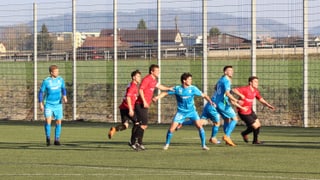 Purtret dal club da ballape durant ina partida. 