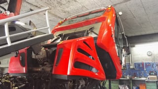 A Sursaissa en la garasch da las pendicularas vegnan er maschinas da pista pinadas u durant la stad revididas. A Sursaissa en la garasch da las pendicularas vegnan er maschinas da pista pinadas u durant la stad revididas.