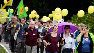 Var 6'000 persunas han demonstrà cunter l'energia atomara