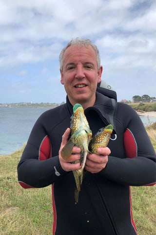 In dals hobis da Eric Beer e il sfunsar e la pestga cun arpuna.