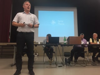 Il directur dal spital Tusaun Reto Keller declera pertge ch'il spital da Tusaun vul manar la pratica da medis ad Andeer. Il directur dal spital Tusaun Reto Keller declera pertge ch'il spital da Tusaun vul manar la pratica da medis ad Andeer.