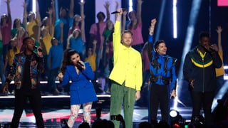 Purtret da la gruppa d'acappella Pentatonix sin tribuna. 