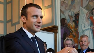 Purtret dad Emmanuel Macron. 