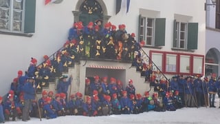 Tut ils uffants ensemen sin stgala. Tut ils uffants ensemen sin stgala.