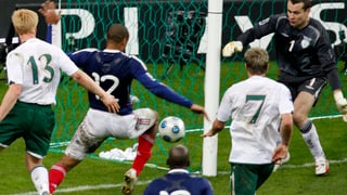 Thierry Henry cun il gol dad egualisaziun al 1:1. 