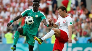 Idrissa Gueye (sanester) dal Senegal e Grzegorz Krychowiak da la Pologna Idrissa Gueye (sanester) dal Senegal e Grzegorz Krychowiak da la Pologna