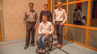 Marcus Caduff Surselva Turissem, Markus Brasser manader gruppa da lavur per la candidatura, Ernst Sax president da Surssaisa Munduan, davon Christoph Kunz campiun paralimpic ski alpin cursa rapida e slalom gigant.