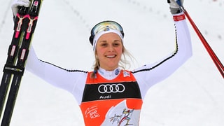 Stina Nilsson celebrescha sia victoria, qua la quarta etappa a Oberstdorf.