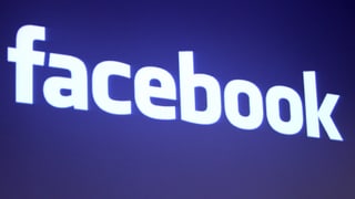 La rait sociala Facebook ha l'ultim temp adina puspè da sbatter cun interrupziuns, oz a bun'ura è la pagina stada offline bun 45 minutas. 