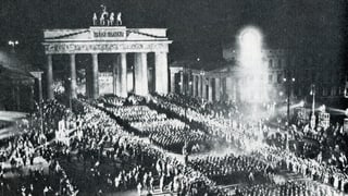 Berlin, ils 30 da schaner 1933 - ils nacionalsocialists celebreschan lur triumf cun in cortegi da faclas 