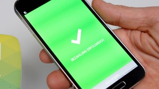 Purtret d'in telefonin cun scrit si "bezahlung erfolgreich".