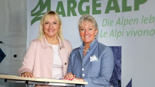 Beate Merk (san.), la ministra da Baviera cun la presidenta da la regenza grischuna Barbara Janom Steiner.