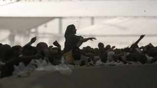 Pelegrins muslims vi da trair crappa sco simbol per encrappar il diavel.