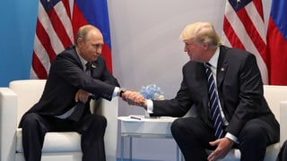 Il president russ Waldimir Putin ed il president american Donald Trump durant l'inscunter G20 a Hamburg.