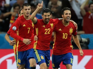 Giugaders spagnols festiveschan il prim gol da Nolito. Giugaders spagnols festiveschan il prim gol da Nolito.