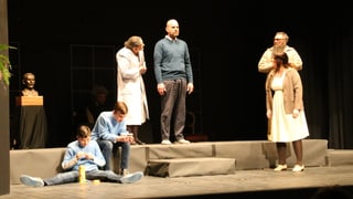 Ina scena ord il teater "Die Physiker".