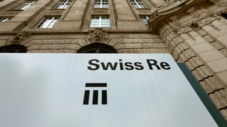 bajetg da crap, davant il logo da Swiss Re