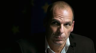 Il minister da finanzas grec Yanis Varoufakis en vestgì nair