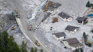 Las lavurs da rumida a Bondo cuntinueschan. La via principala nova è destruida dal tut.  