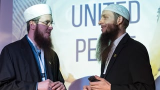 Qaasim Illi e Nicolas Blancho dal 'Cussegl central islamic da la Svizra'.