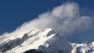 Purtret d'ina muntogna ed il favugn che buffa en l'aria la naiv. 