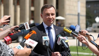 Andrzej Duda avant las medias. 