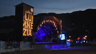 La tribuna gronda resta vida la gievgia.