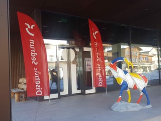 L'entrada al biro d'infurmaziun da Sedrun Mustér turissem el center da Sedrun. 
