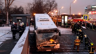 Il bus da lingia è charrà da scala giu.