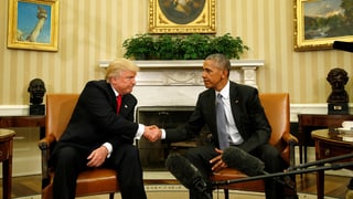 Obama dat il maun a Trump. 