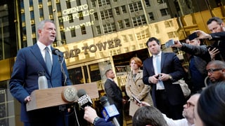 De Blasio a conferenza da medias. 
