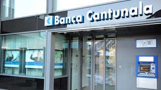 L'entrada d'ina filiala da la Banca chantunala grischuna