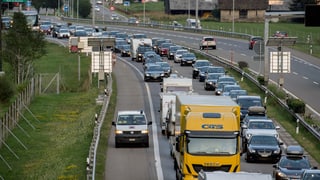 Colonna d'autos sin l'autostrada A2 tar Piotta.