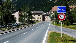 l'entrada da Zernez cun tavla