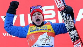 Heidi Weng sa legra vesiblamain da ses triumf. Heidi Weng sa legra vesiblamain da ses triumf.