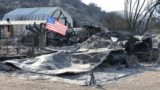 Bajetg dal tuttafatg destruì a South Lake en la California.