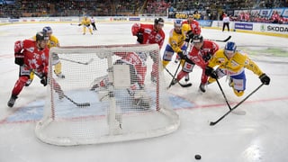 Blers giugaders da hockey avant il gol