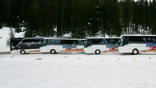 Plirs bus da l'interpresa Eurobus sin in parcadi.
