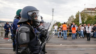 La polizia ha serrà la via suenter ch’igl ha dà cravals tranter Curds e Tircs naziunalists. 